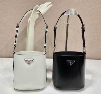 1BE059 17x18x10.5cm Ap