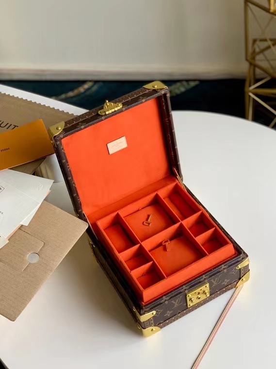 M4700SP 23X23X11cm QS 1