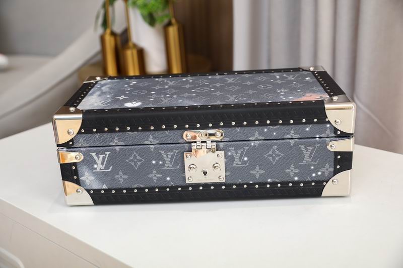 LV M4700B 34x18x11cm QS-2