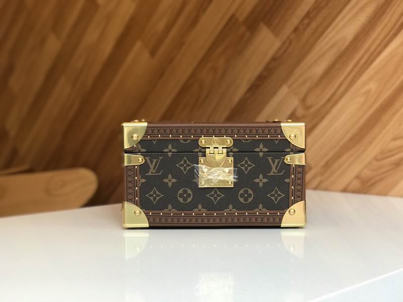 LV M4700SNH 20x13x11cm 24x13x17cm QS