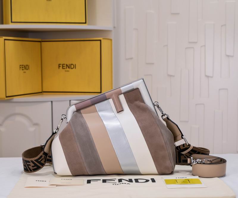 Fendi first 2197 32.5x15x23.5cm ww