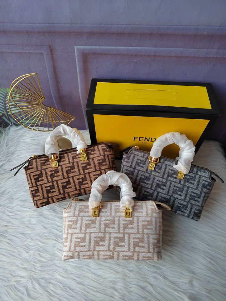 Fendi F8BS067 20.5x12x9cm zy