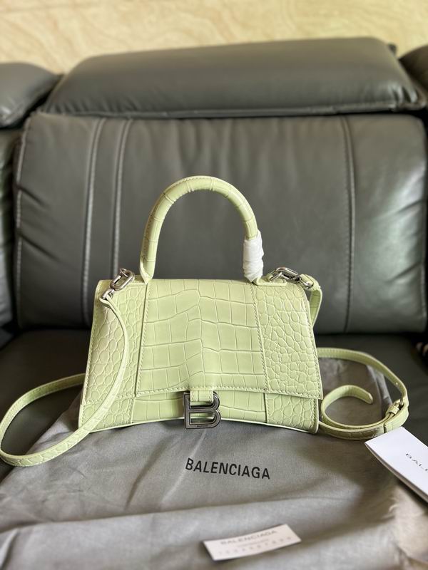 Hourglass M14x10x23cm S13x8x19cm YT 3