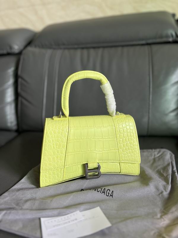 Hourglass M14x10x23cm S13x8x19cm YT