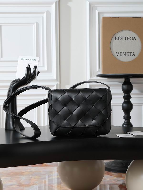 795637 22.5x16.5x5.5cm T3