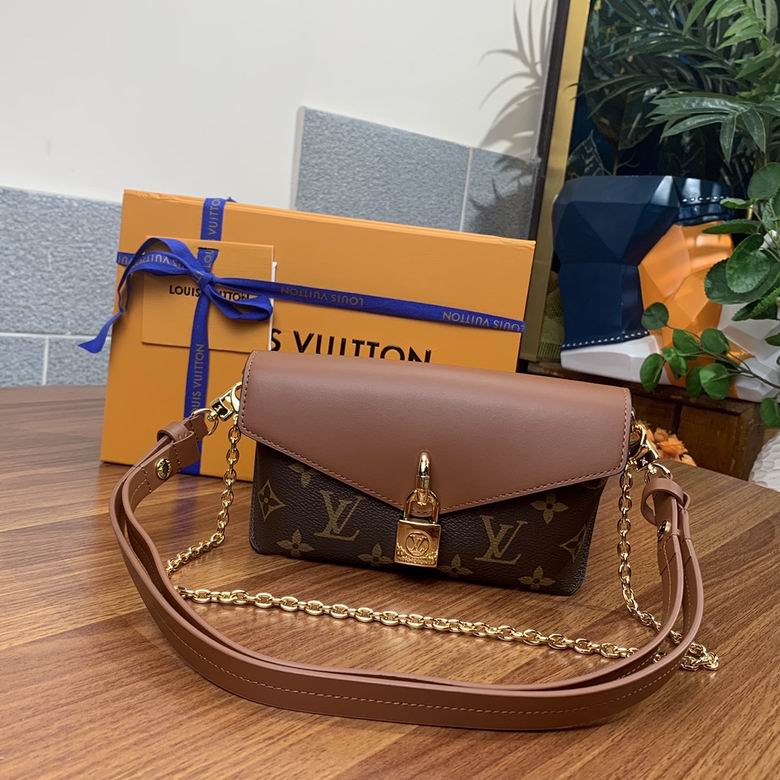 Padlock on Strap M80763 19X11X3 BL