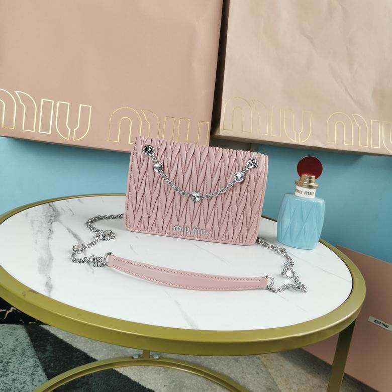 5BP065 19X13X5cm SF 6