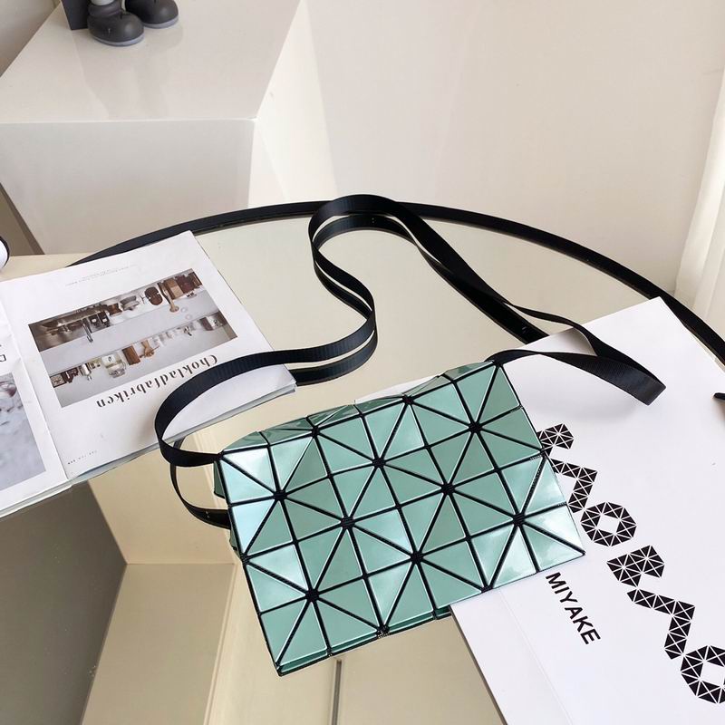 Issey Miyake BB66 23x15cm Yt2