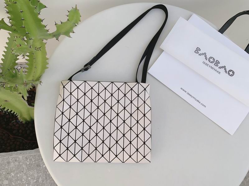 Issey Miyake BB35 28x24x2.5cm Yt�̲�ɫ