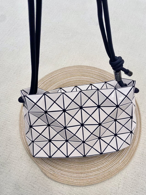 15.7X23.5X7.8cm 072703 YT4